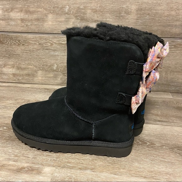 UGG | Bailey Bow Abstract Splatter Boots Black Size 7 NEW - Picture 5 of 10
